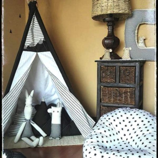 Lielies Black & White Room with SelfHelp Chair